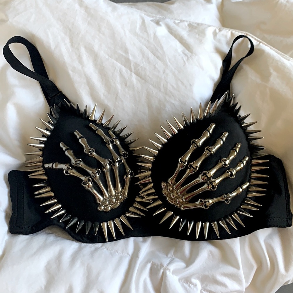Qiaoshi Silver Skeleton Spike Push Up Bra